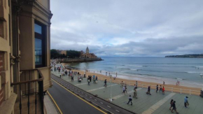Ave Fénix - Piso emblemático en 1ª línea de playa, Gijón